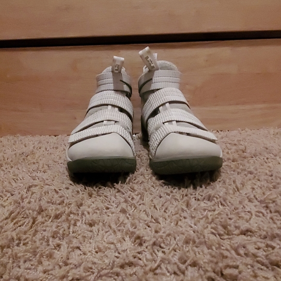 LeBron Solider 11 'light bone' - Picture 4 of 4